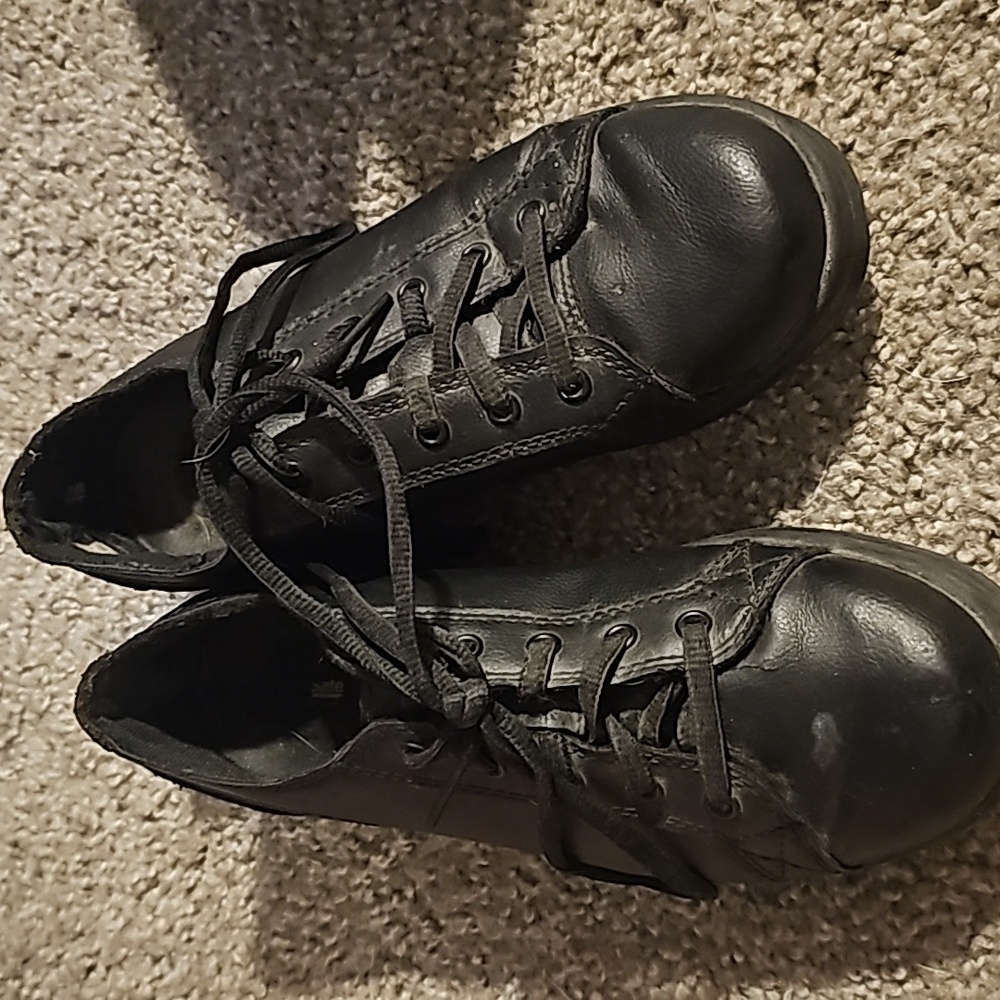 TredSafe Black Tennis Shoes
